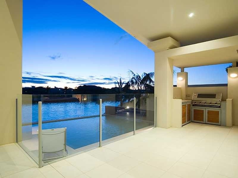 Sovereign Islands QLD 4216